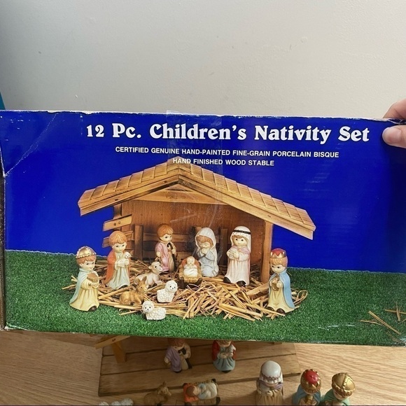 Children’s Nativity Set Vintage Hand Painted Porcelain Christmas Holiday Decor - Picture 4 of 6